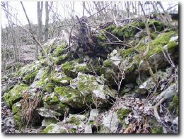 Knstliche Wegmauerung im Bereich der ehemaligen Station Nr. 11